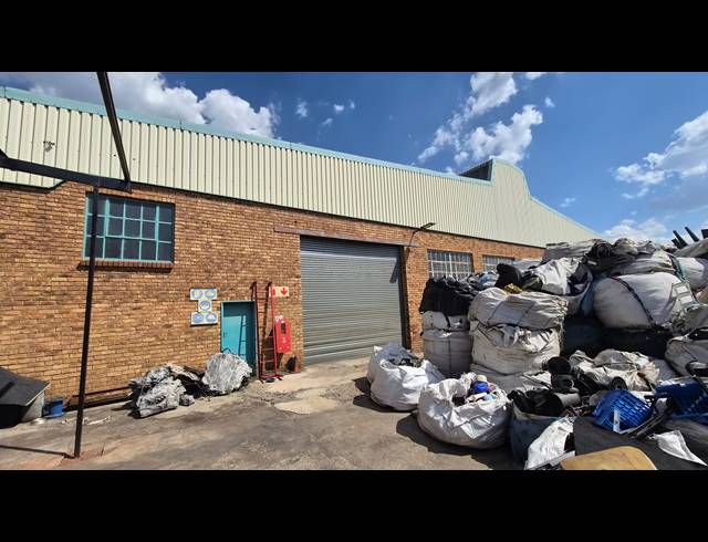 1,396M² WAREHOUSE FOR SALE IN JET PARK